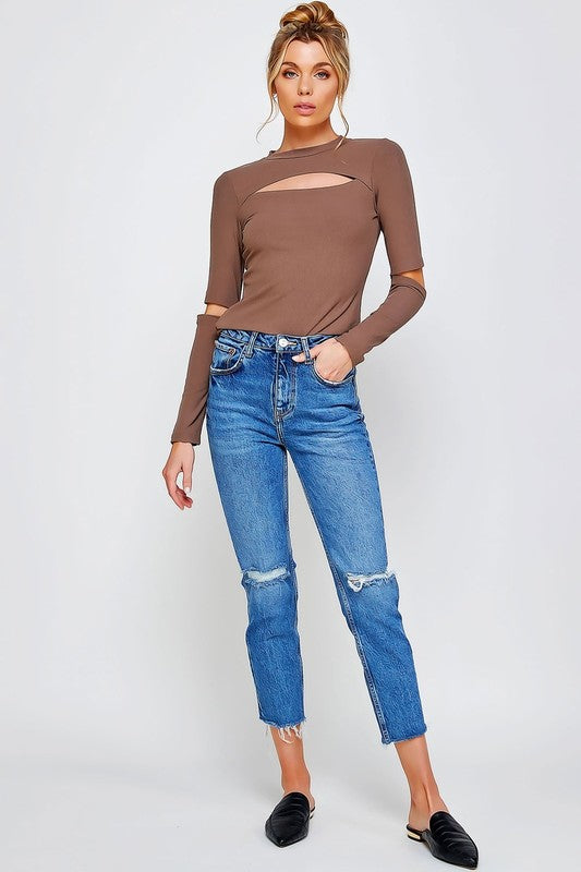 RIBBED FITTED LONG SLEEVE TOP WITH CHEST CUTOUT AN-Round neck cutout chest and slit sleeves fitted top-Ribbed material- Model in taupe is 5' 8" 32-23-34 and wearing a small
Style: casual
Print / Pattern: solid rib
S