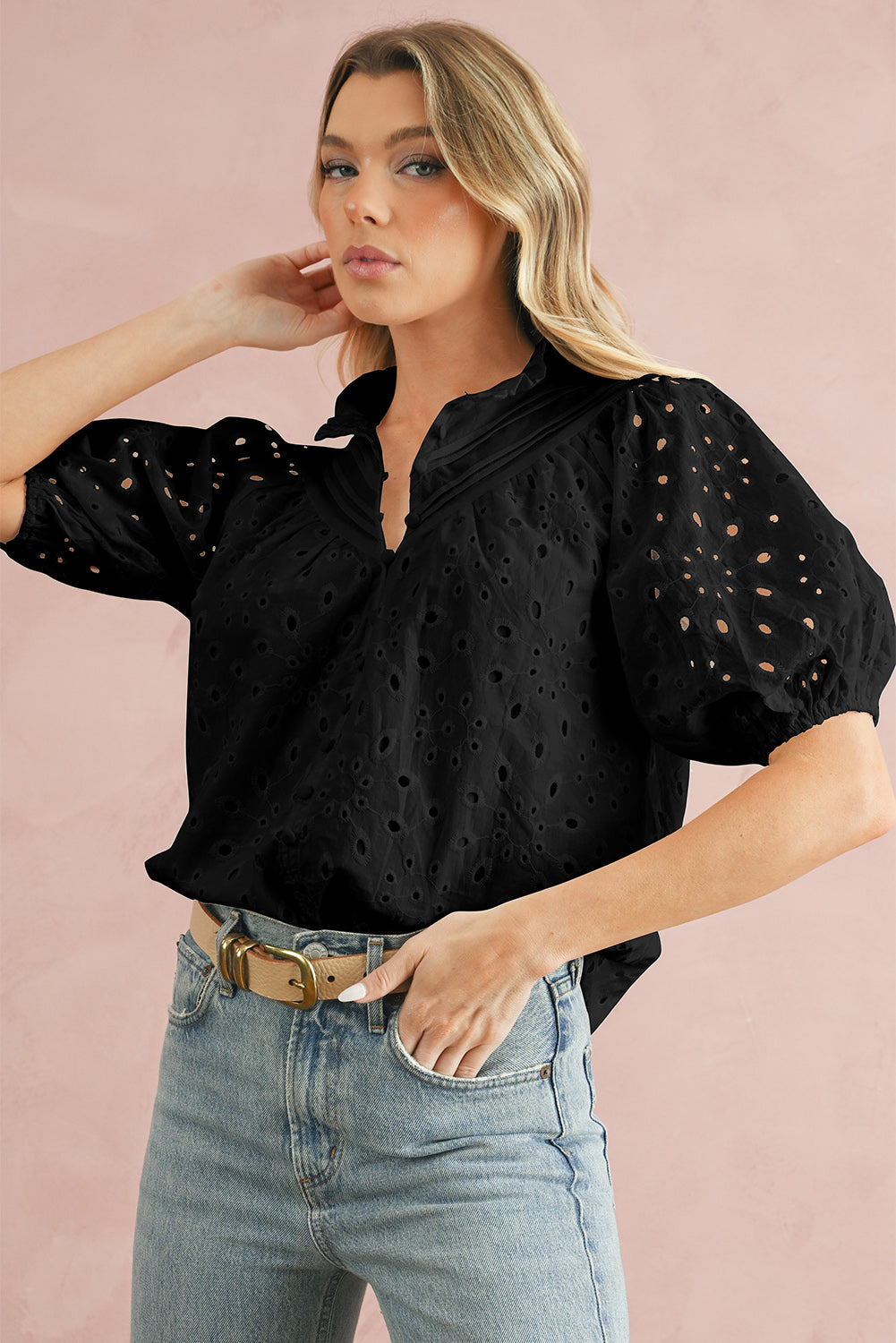 Green Flower Hollow-out Short Puff Sleeve BlouseMaterial:100%Cotton



		With charming floral details and hollow-out accents, this blouse offers a touch of elegance and femininity.
	
	
		Featuring short puff 