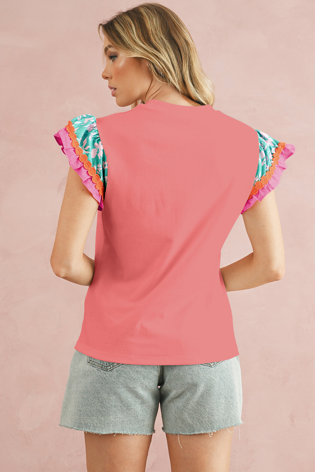 White Color Block Floral Print Ruffle Sleeve BlouseMaterial:70%Polyester+25%Cotton+5%Elastane

• Stand out in style with this blouse, featuring delicate floral appliques and charming ruffle details.
• Embrace a cas