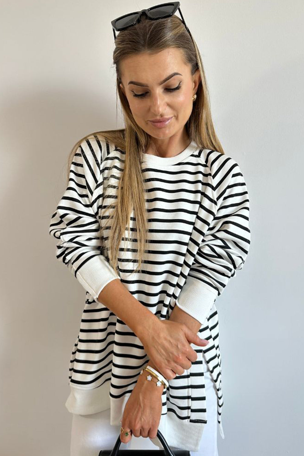 Black Stripe Raglan Sleeve Loose Split SweatshirtMaterial:95%Cotton+5%Elastane

• Effortlessly stylish, this sweatshirt is perfect for casual outings or lounging at home. 
• Crafted from high-quality materials, t