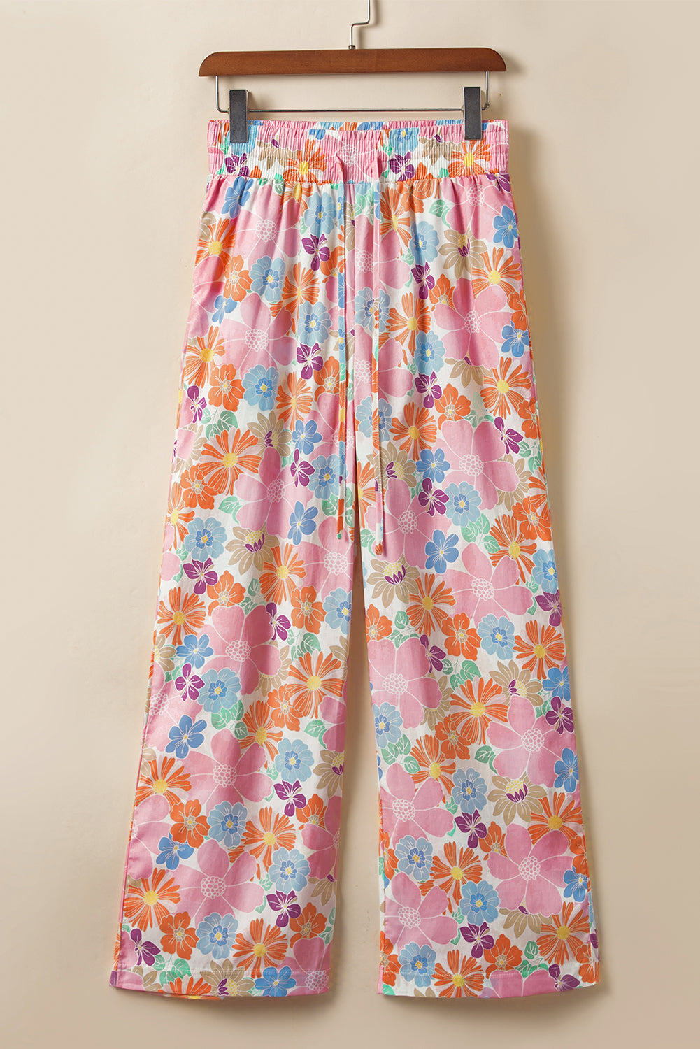 Green Floral Print Smocked Waist Loose PantsMaterial:100%Cotton


	


		The pants feature a vibrant and stylish floral print, adding a pop of color and flair to your wardrobe.
	
	
		Designed with a smoc