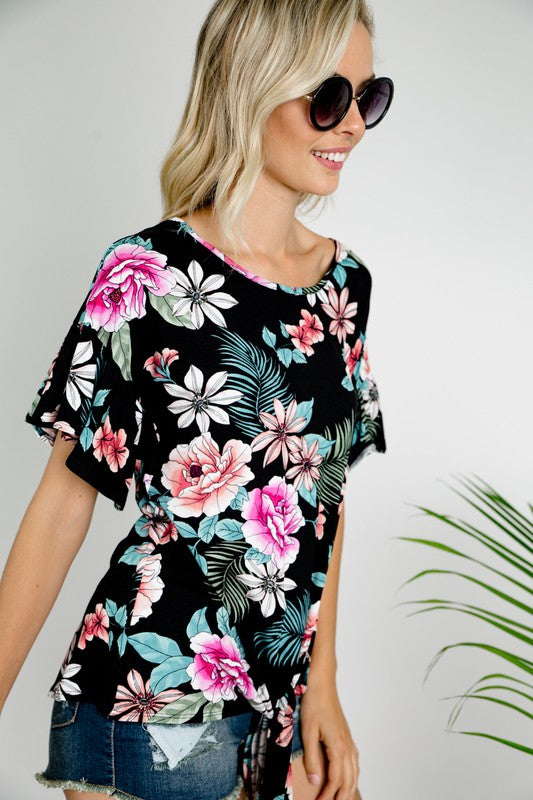 FLORAL RUFFLE SLEEVE TIE BOTTOM TOPFLORAL JERSEY RUFFLE SHORT SLEEVE FRONT TIE BOTTOM ROUND NECK TOP95% RAYON, 5% SPANDEX MADE IN USAS/M/L 2-2-2
Style: Casual
Print / Pattern: FLORAL
Fit: Loose
Embell