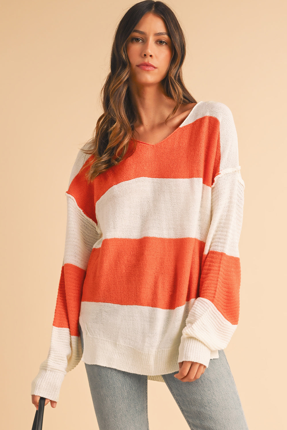 Orange Colorblock V Neck Side Slits SweaterMaterial:100%Acrylic

• Stand out in style with our sweater, blending casual stripes with a trendy rib-knit design.
• The vibrant orange hues add a pop of color to