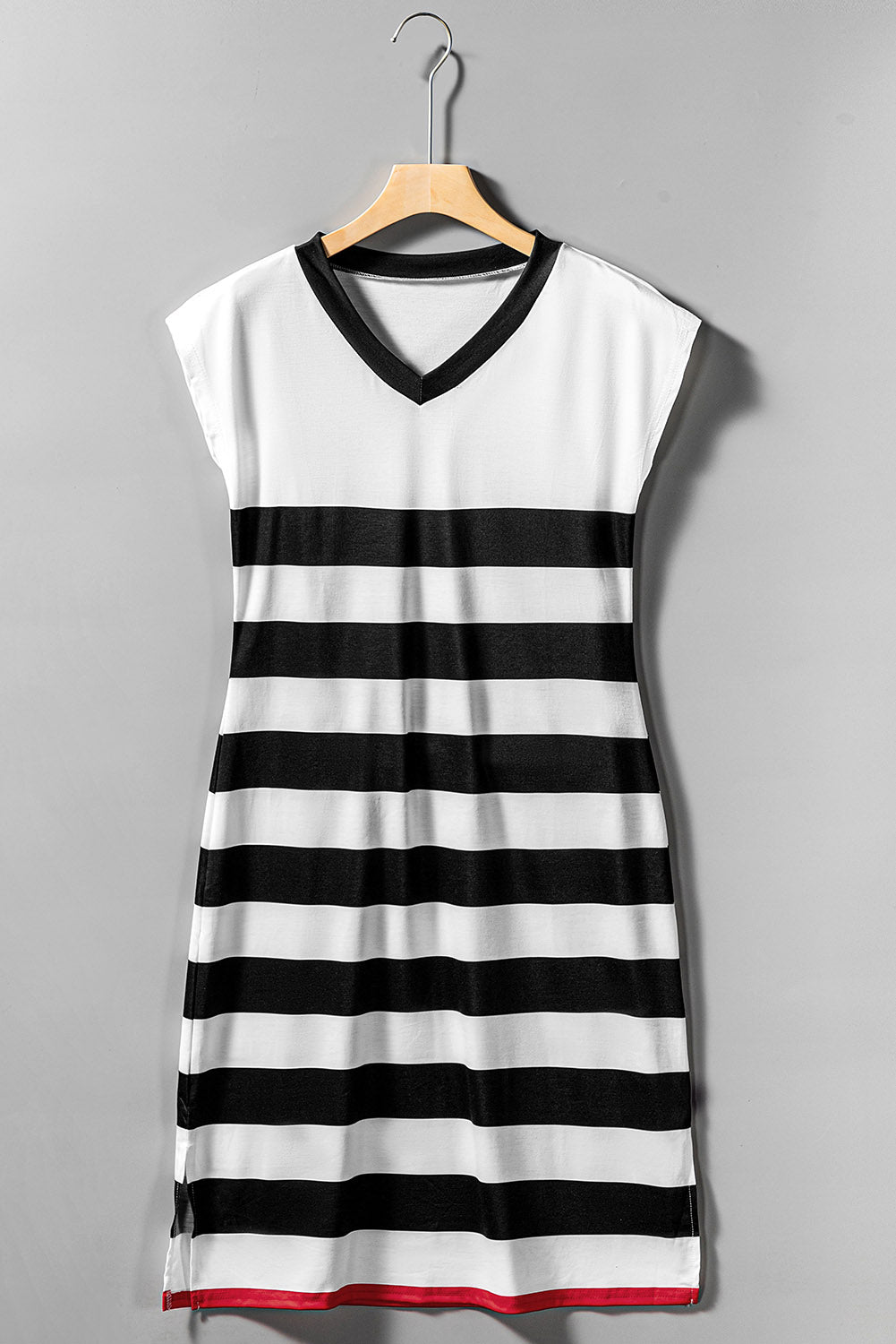 Stripe Casual V Neck Cap Sleeve Midi DressMaterial:95%POLYESTER+5%ELASTANE



		This midi dress features a classic and timeless striped pattern that is perfect forany occasion
	
	
		The dress has a flat