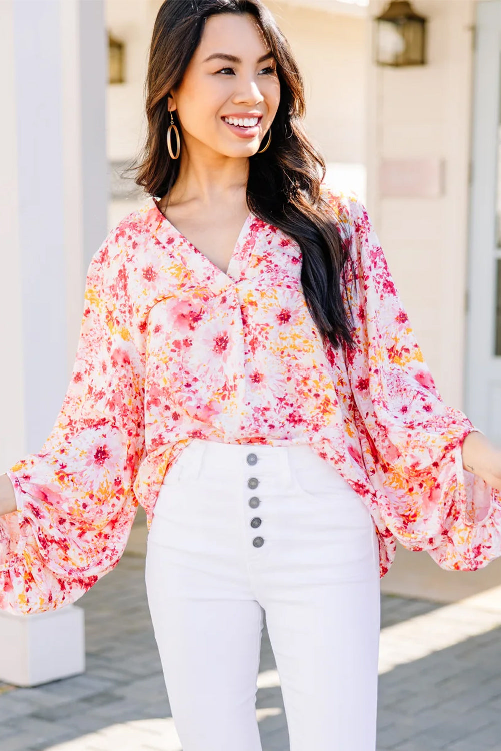 Pink Floral Print V-Neck Lantern Sleeve BlouseMaterial:100%Polyester

• Embrace elegance in this blouse, perfect for adding a touch of femininity to your wardrobe.
• The boho floral print exudes a charming and