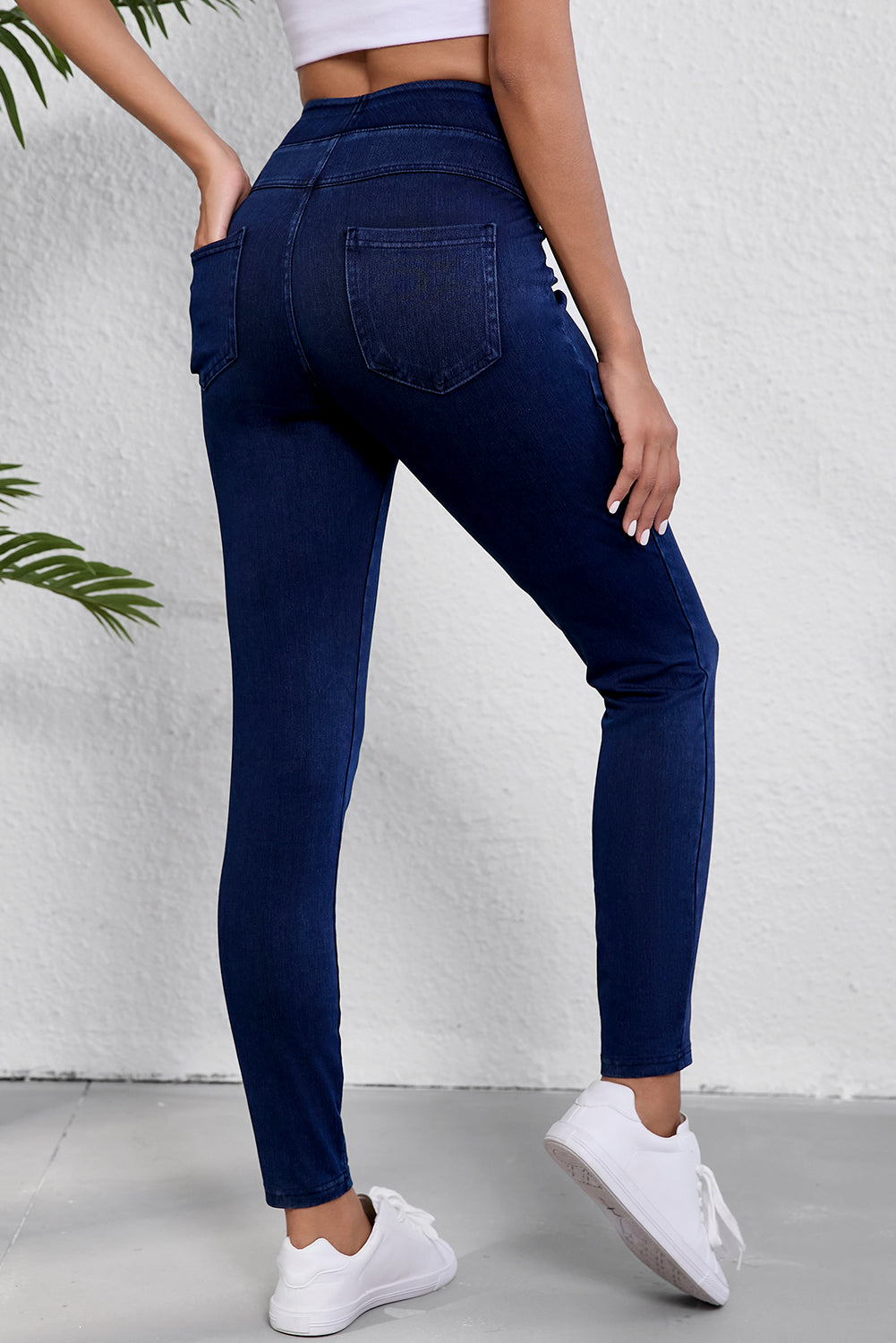 Ashleigh Casual Blue Back Pocket Stretchy Denim LeggingsMaterial:47%Polyester+42%Cotton+11%Elastane

• Stay stylish and comfortable all day in these Black Back Pocket Stretchy Denim Casual Leggings, perfect for daily wea