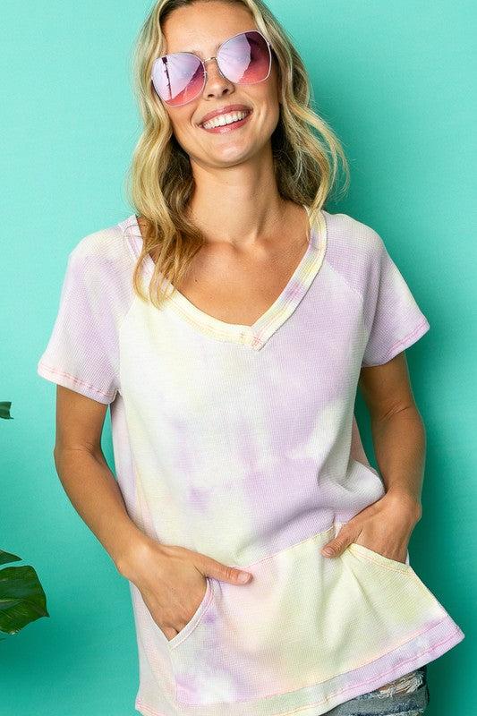 TIE DYE THERMAL V NECK TOPTIE DYE THERMAL FRONT POCKET SHORT SLEEVE V NECK TOP96% POLYESTER, 4% SPANDEX MADE IN USAS/M/L 2-2-2
Style: Casual
Print / Pattern: TIE DYE 
Fit: Regular
Embellishme