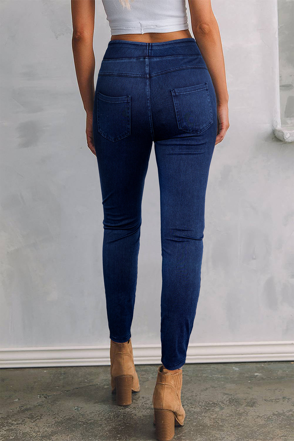 Ashleigh Casual Blue Back Pocket Stretchy Denim LeggingsMaterial:47%Polyester+42%Cotton+11%Elastane

• Stay stylish and comfortable all day in these Black Back Pocket Stretchy Denim Casual Leggings, perfect for daily wea