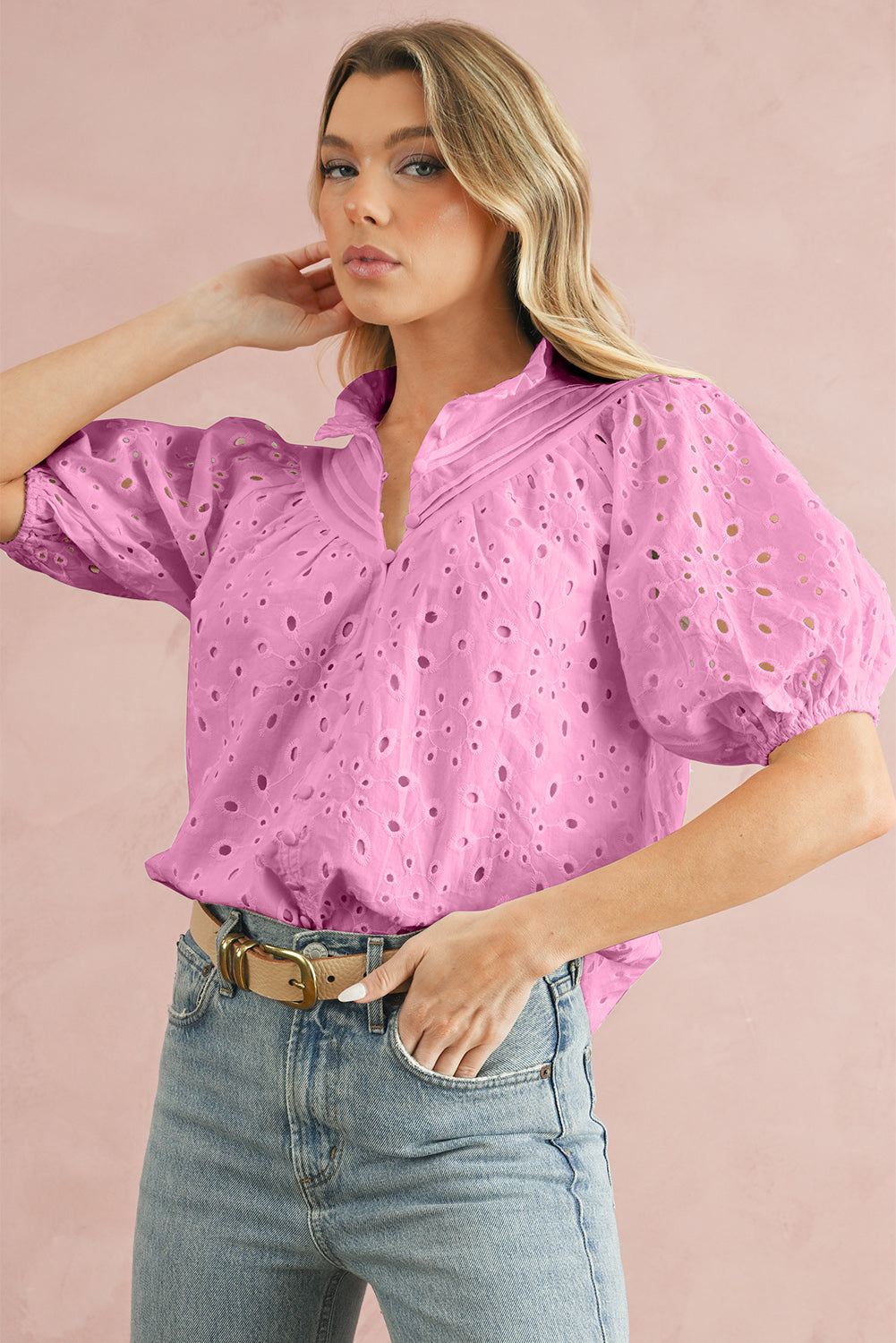 Green Flower Hollow-out Short Puff Sleeve BlouseMaterial:100%Cotton



		With charming floral details and hollow-out accents, this blouse offers a touch of elegance and femininity.
	
	
		Featuring short puff 