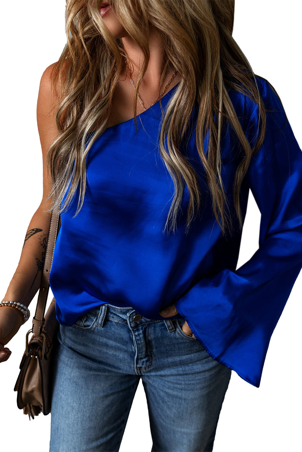 Dark Blue Asymmetric One Shoulder Bell Sleeve Satin BlouseMaterial:95%Polyester+5%Elastane

• Stand out in sophistication with this satin blouse featuring an elegant asymmetric one-shoulder design.
• Embrace versatility w