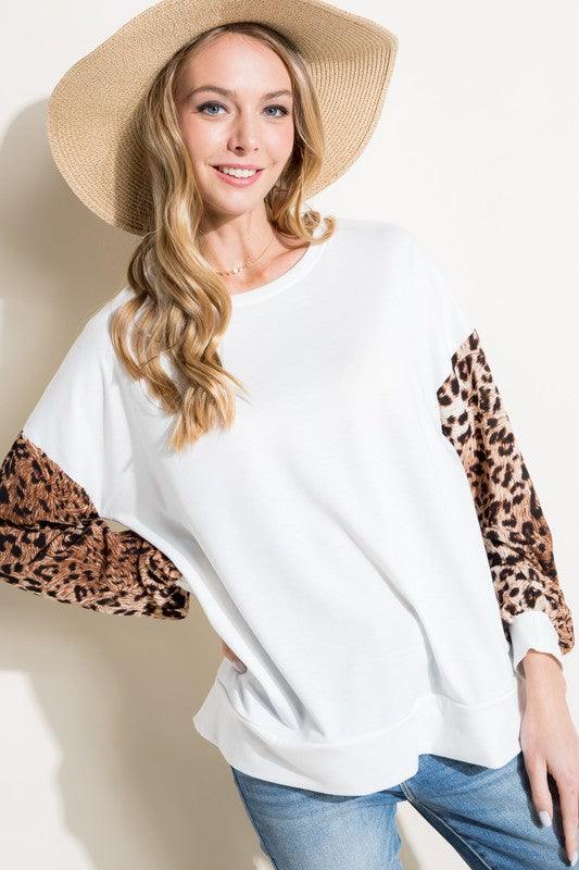 ANIMAL MIXED VOLUME SLEEVE TOPANIMAL PRINT WOVEN AND SOLID TERRY MIXED VOLUME LONG SLEEVE ROUND NECK BANDED BOTTOM TOPMADE IN USA
Style: Casual
Print / Pattern: ANIMAL PRINT AND SOLID
Fit: Loose
