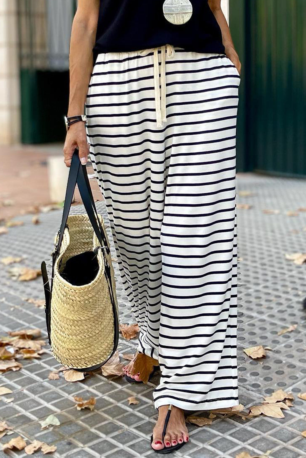 White Striped Casual Drawstring Wide Leg Pants with PocketsMaterial:85%Polyester+10%Cotton+5%Elastane



		•Ideal for casual occasions and warmer weather.
	
	
		•Adjustable drawstring waist for a customizable fit.
	
	