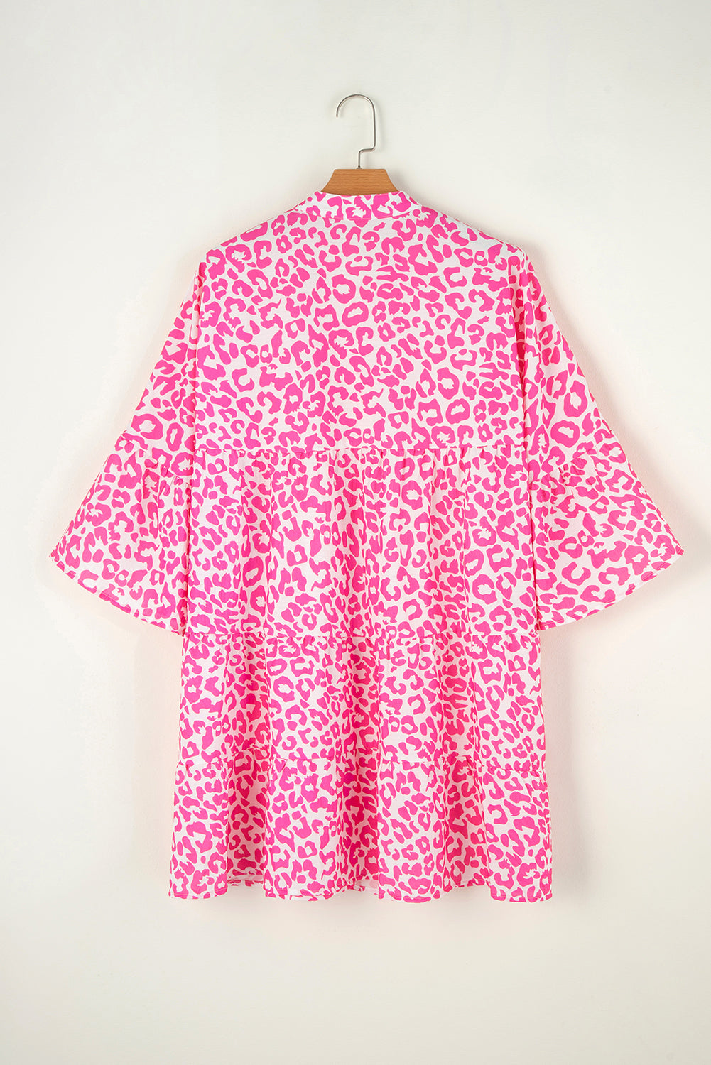 Bright Pink Leopard Print Flounce Sleeve Mini DressMaterial:100%Polyester

• Stand out in style with our mini dress, perfect for both casual outings and special occasions.
• The vibrant pink hue of this dress compl