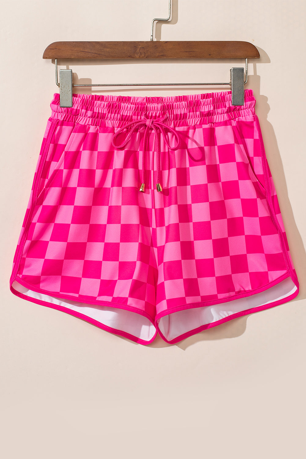 Rose Checkered Drawstring Elastic Waist Casual ShortsMaterial:95%Polyester+5%Elastane

• Embrace a sporty-chic look with our shorts, blending trendy plaid patterns with a comfortable elastic waistband.
• Stay practic