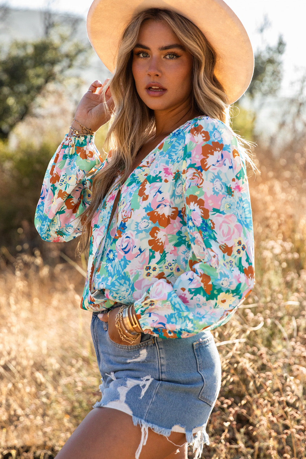 Light Blue Floral Print Boho Wrap V Neck Puff Sleeve BodysuitMaterial:100%Polyester



		The floral bodysuit is perfect to change a modern summer look
	
	
		Great to pair with jeans, pants, leggings and skirts
	
	
		We