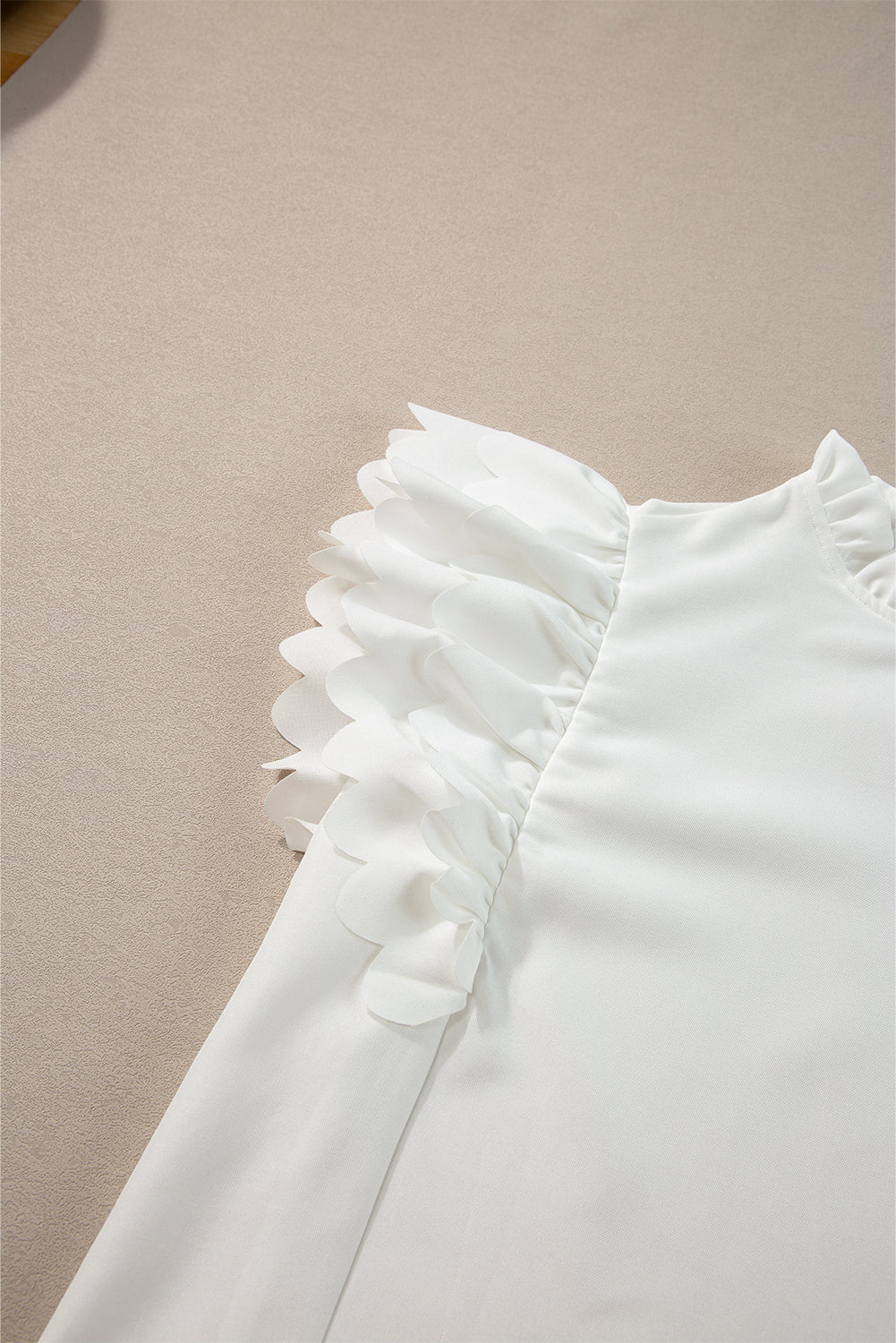 White Solid Color Scalloped Ruffle Sleeve BlouseMaterial:100%Polyester



		The blouse is a chic and feminine top featuring delicate scalloped edges and ruffle sleeves, adding a touch of elegance to your outfit.