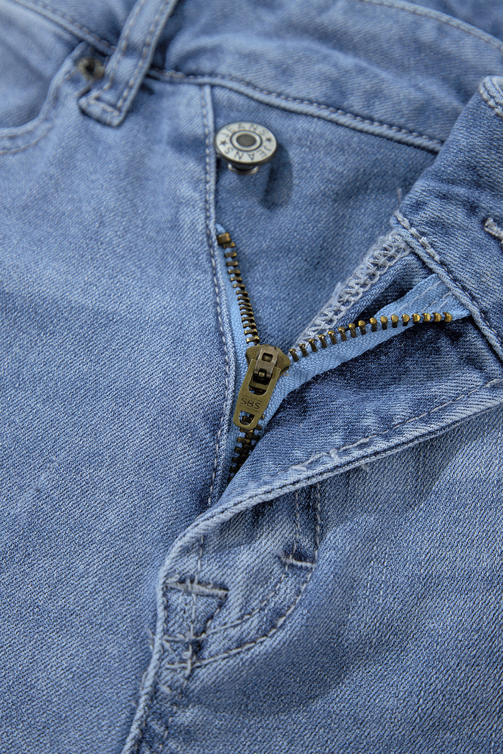 Dusk Blue High Rise Asymmetric Button Zip Fly Ripped JeansMaterial:93%Cotton+5%polyester+2%Elastane

• Elevate your denim game with these jeans featuring an asymmetric button and zip fly for a unique touch.
• The ripped d