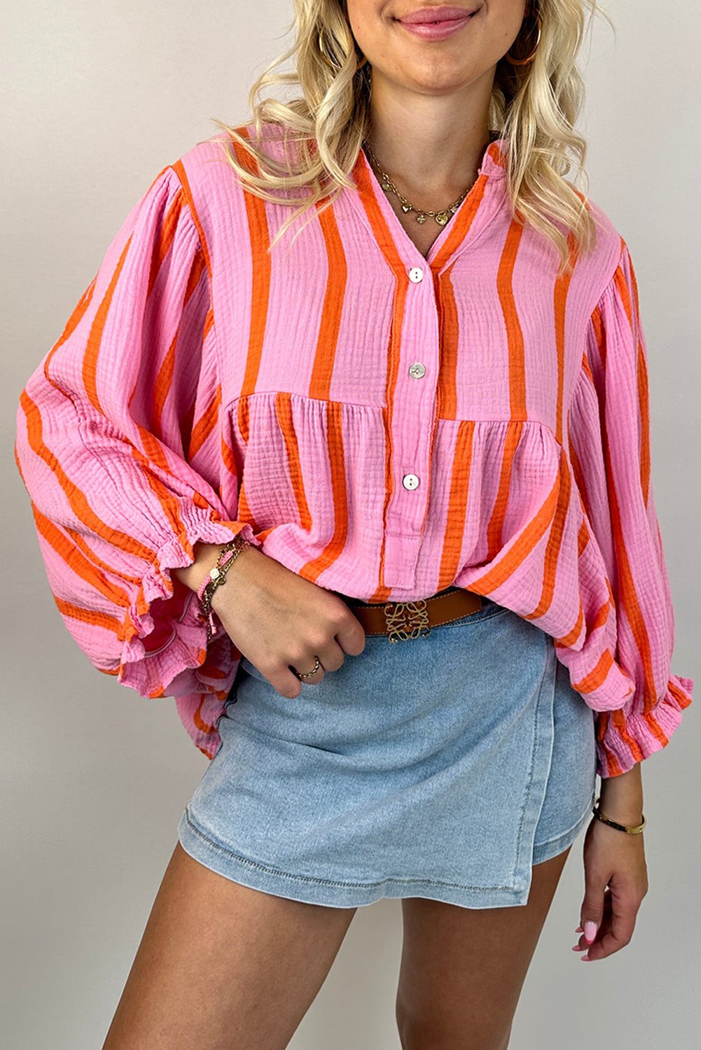 Orange Stripe Crinkle Ruffle Sleeve Loose TopMaterial:100%Cotton

• Effortlessly stylish, this loose top features vibrant stripes that add a pop of color to any outfit, perfect for casual outings or a day at t