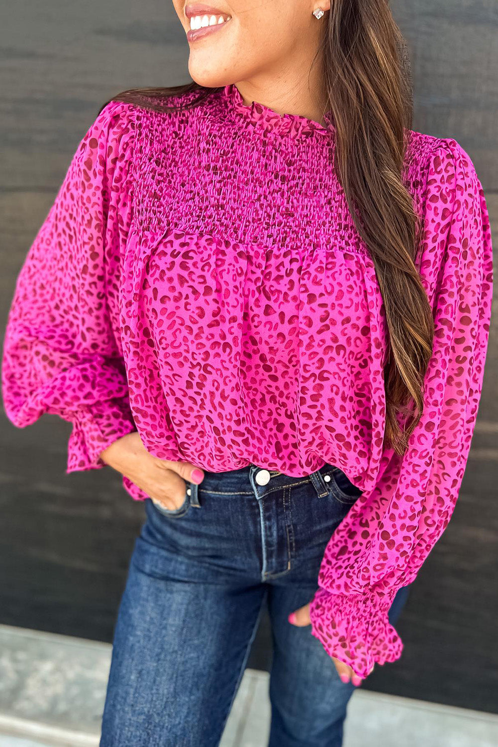 Rose Leopard Shirred Puff Sleeve Flowy BlouseMaterial:100%Polyester



		The blouse has a flowy silhouette, meaning it is loose and relaxed, draping away from the body. 
	
	
		The flowy silhouette of the b