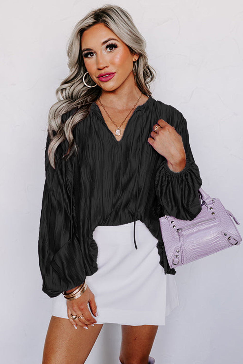 Black Textured Bubble Sleeve V Neck Loose BlouseMaterial:100%Polyester

• Effortlessly chic, this black textured blouse features bubble sleeves that add a touch of playfulness to your outfit, perfect for daily we