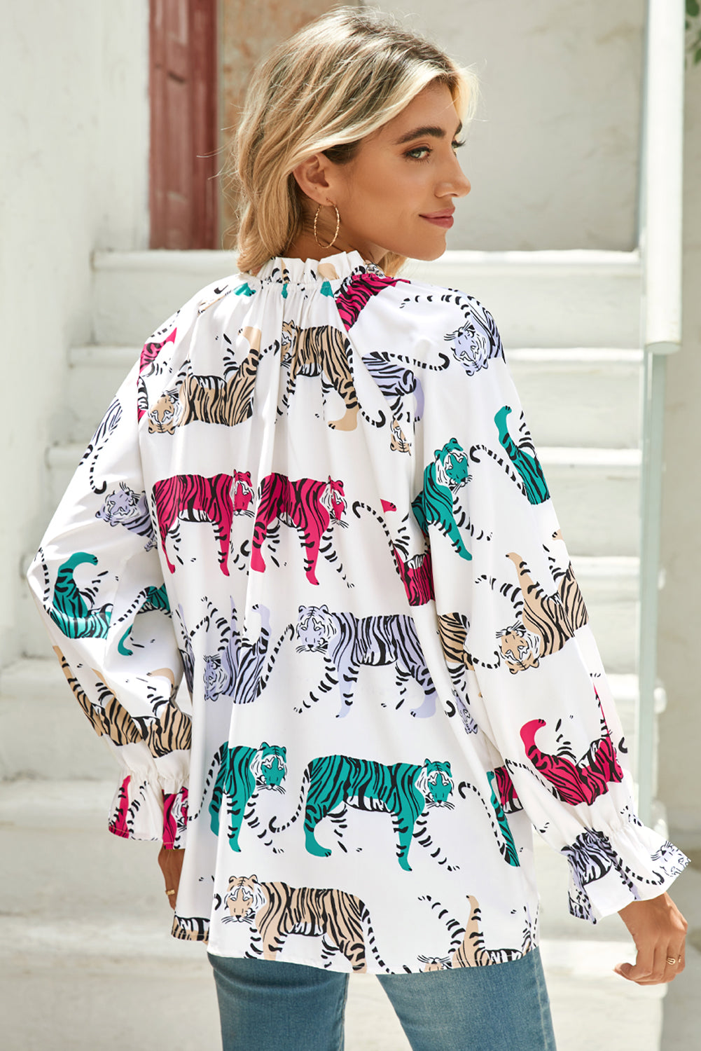 White Colorful Tiger Print Lantern Sleeve BlouseMaterial:100%Polyester



		The colorful tiger pattern is perfect to show your individual style
	
	
		This relaxed long sleeve blouse is suitable for all-year-r