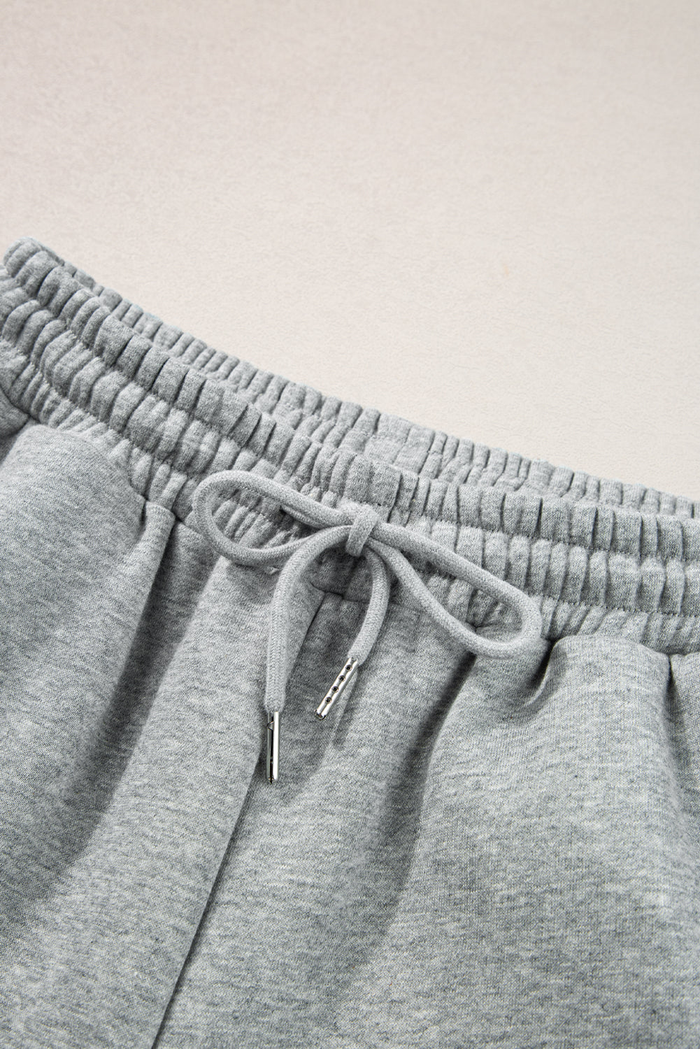 Light Grey Solid Color Side Striped Sweatshirt Pants SetMaterial:50%Polyester+50%Cotton

• This pants set exudes a modern appeal perfect for casual outings or lounging at home.
• Crafted from high-quality fabric for a s