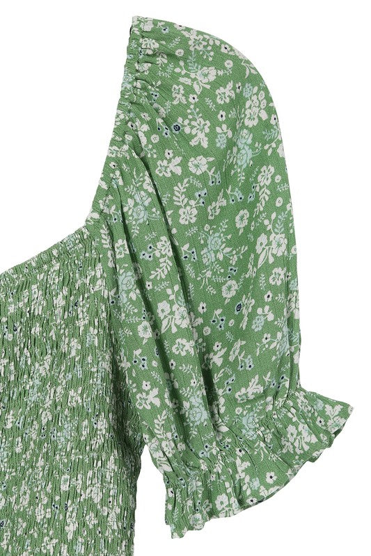 SS smocked top*Green floral print puff sleeve smock top*Pattern type : floral print*Neck line : square neck*Sleeve type : puff sleeves*Sleeve length : short sleeves*Stretch : no s