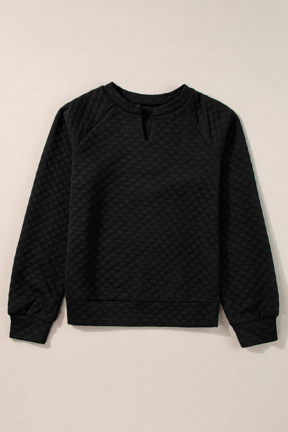 Black Quilted V-Neck Solid Color Long Sleeve TopMaterial:95%POLYESTER+5%ELASTANE



		The top is a classic and versatile piece that offers both comfort and style with its quilted texture and simple design.
	
	