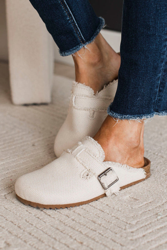 Beige Woven Linen Distressed Buckle Decor Slippers• Embrace comfort with these slippers, perfect for daily wear in spring and autumn.
• The boho-chic style of these slippers adds a touch of laid-back charm to any o