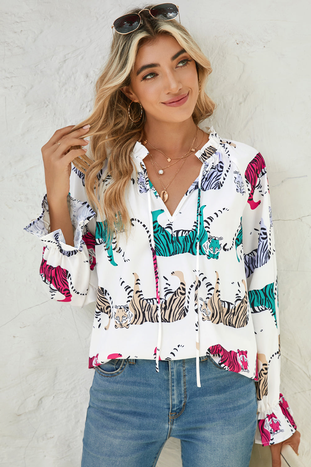 White Colorful Tiger Print Lantern Sleeve BlouseMaterial:100%Polyester



		The colorful tiger pattern is perfect to show your individual style
	
	
		This relaxed long sleeve blouse is suitable for all-year-r