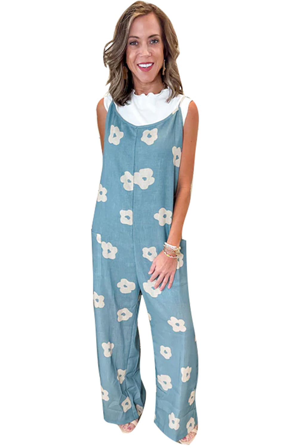 Blue 60s Flower Spaghetti Strap Pocket Drop Waist JumpsuitMaterial:100%Polyester

• Embrace the carefree spirit of the 60s flower in this jumpsuit, perfect for sunny days and laid-back outings.
• Stay stylish and comforta