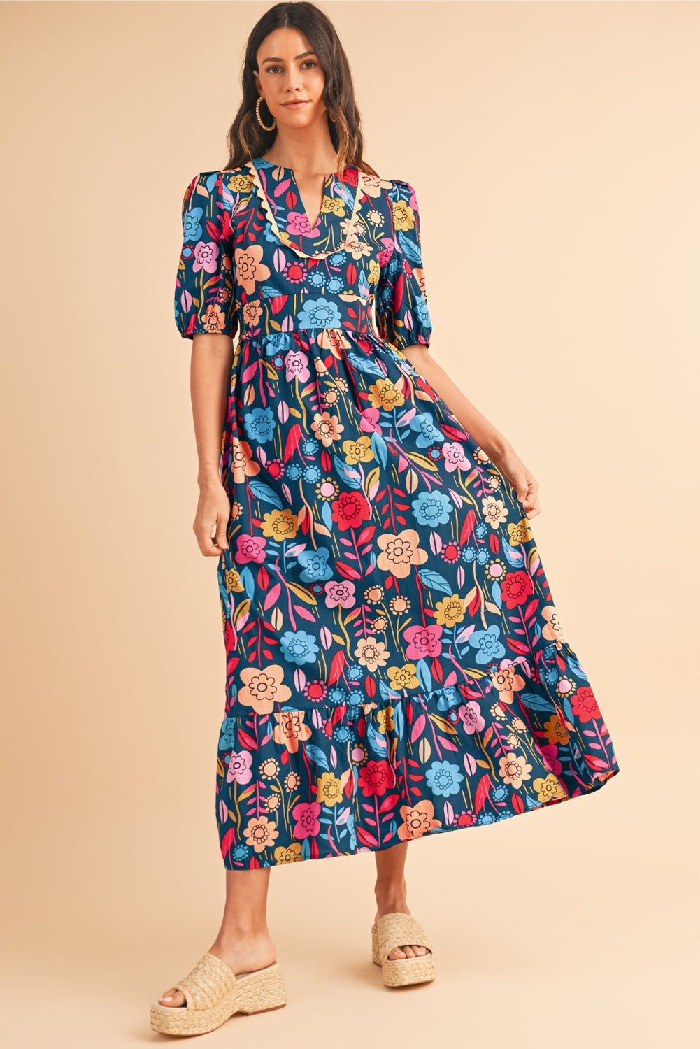 Green Floral Print Split V Neck Puff Sleeve Maxi DressMaterial:100%Cotton



		The dress is made from a soft and breathable fabric, ensuring comfort and a lightweight feel.
	
	
		This maxi dress features a split V 