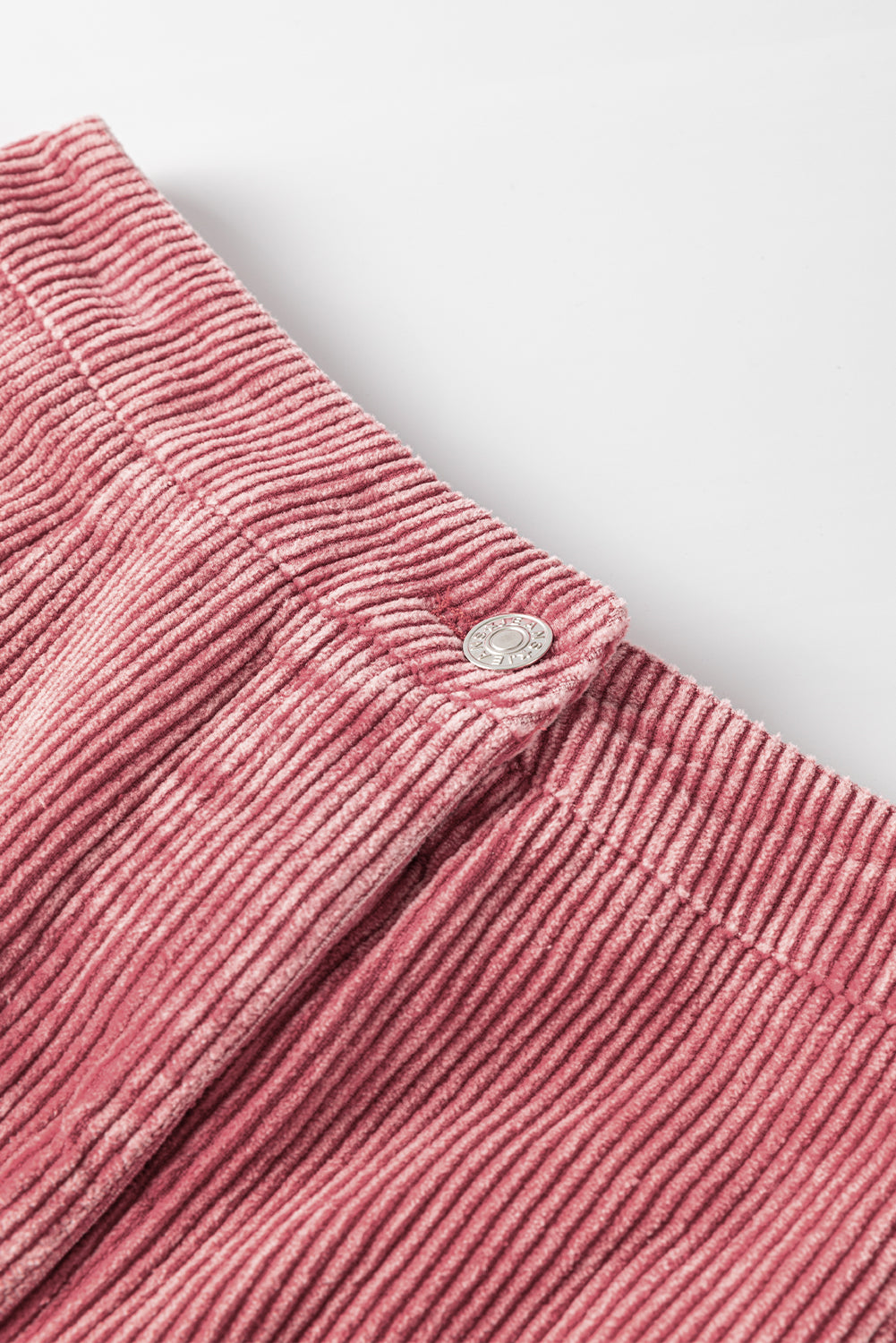 Rose Pink Vintage Mineral Wash Pockets Corduroy ShortsMaterial:100%Cotton



		These corduroy shorts are a timeless and chic addition to your wardrobe with their mineral wash hue. 
	
	
		They feature pockets in the
