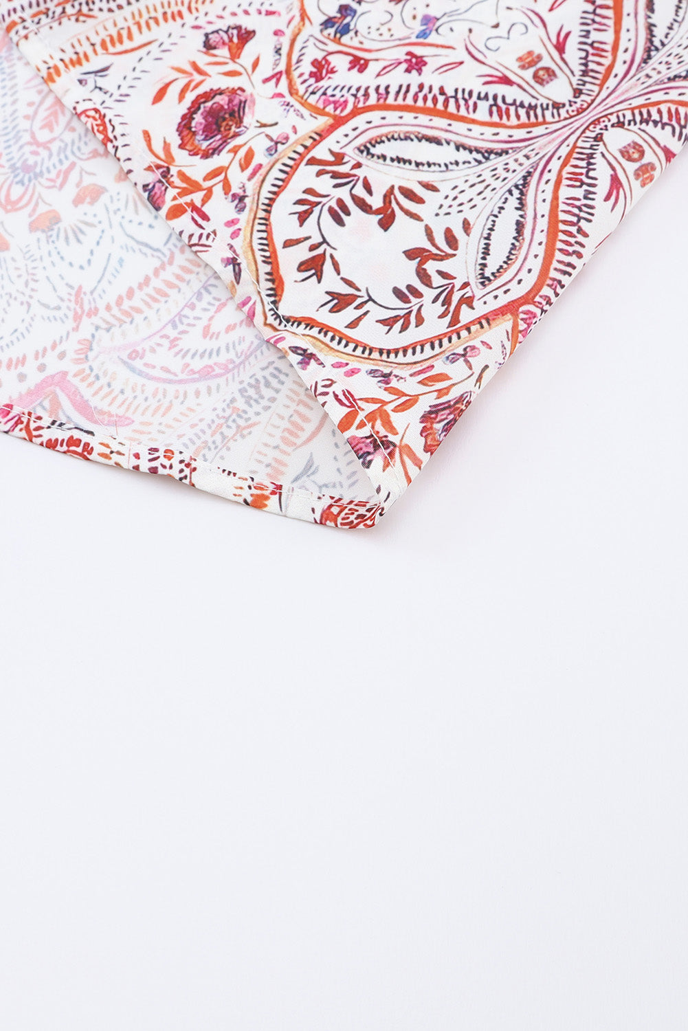 Red Boho Paisley Print Shirred Cuffs BlouseMaterial:100%Polyester



		The print is both elegant and playful, perfect for those who want to embrace their free-spirited side.
	
	
		The shirred cuffs on th