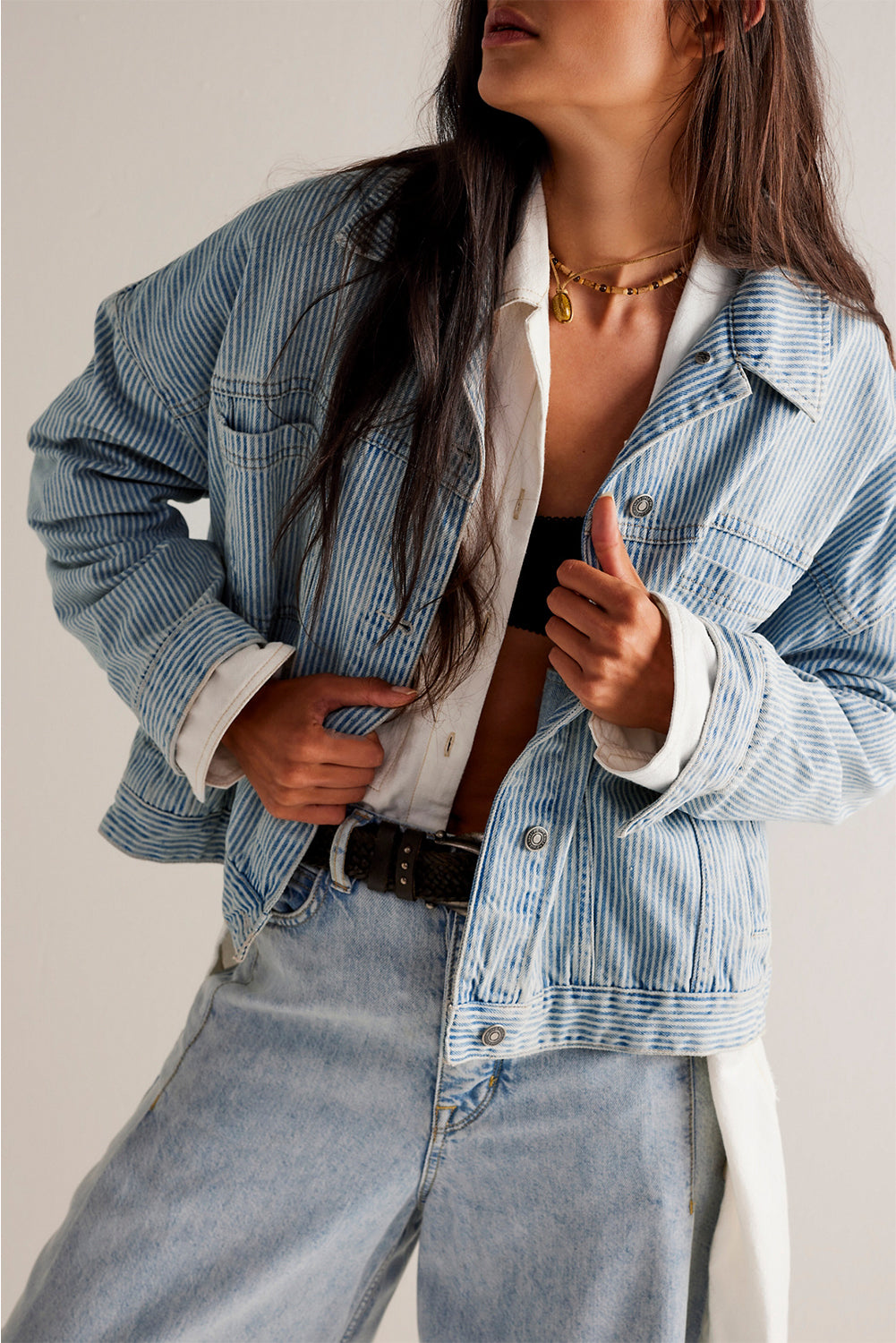 Dark Blue Washed Oversized Pocketed Denim JacketMaterial:75%Cotton+25%Polyester

• Classic dark blue denim jacket with a washed finish for a trendy, worn-in look that's perfect for casual outings or layering over