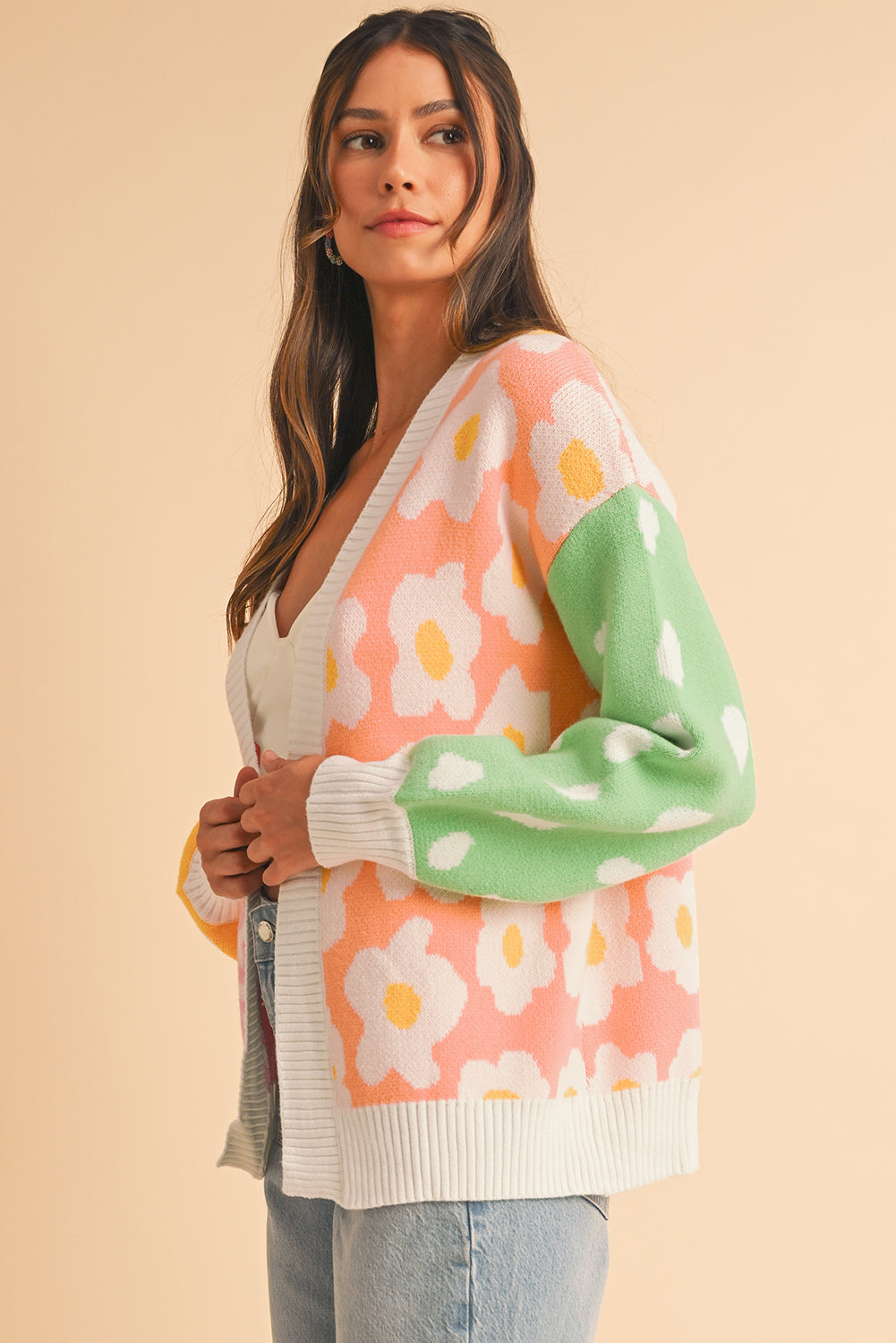 Orange Flower & Dotted Print Colorblock Open Front CardiganMaterial:50%Viscose+28%Polyester+22%Polyamide

• Designed for comfort, this cardigan features a rib-knit construction that offers both warmth and flexibility.
• Th