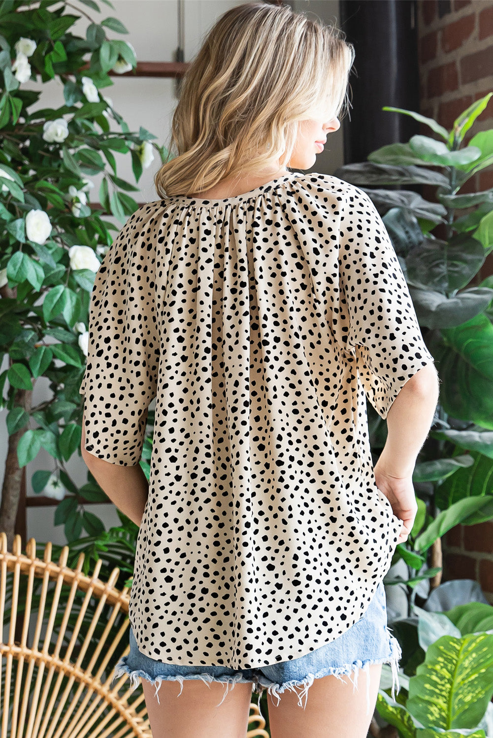 Cheetah Notch V Neck Casual Ruffle Sleeve BlouseMaterial:100%Polyester



		MOQ: From $39
	
	
		Dropshipping: Place orders at Shewin, and we will ship the merchandise directly to your customers. Our dropship 