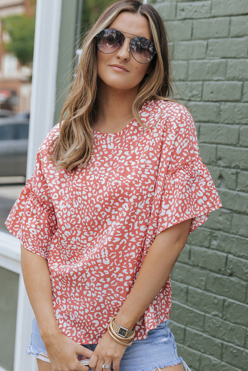 Pink Leopard Print Casual Flounce Sleeve Blouse for WomenMaterial:100%Polyester



		•A stylish, trendy way to add a touch of animal print to your wardrobe.
	
	
		•The flounce sleeves add a playful touch to a classic 