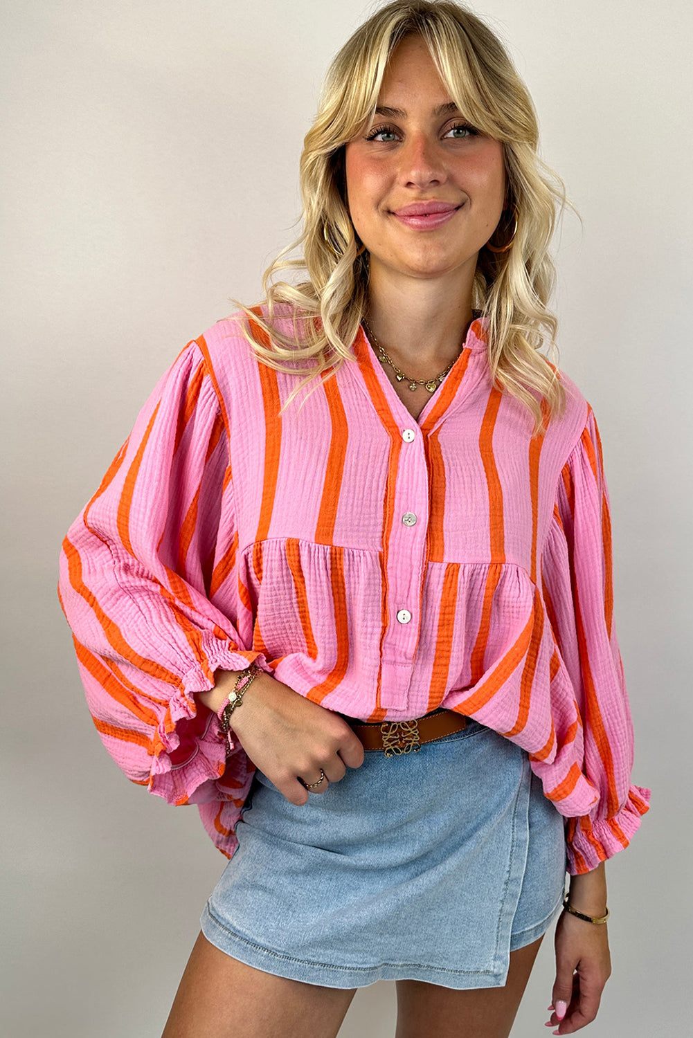 Orange Stripe Crinkle Ruffle Sleeve Loose TopMaterial:100%Cotton

• Effortlessly stylish, this loose top features vibrant stripes that add a pop of color to any outfit, perfect for casual outings or a day at t