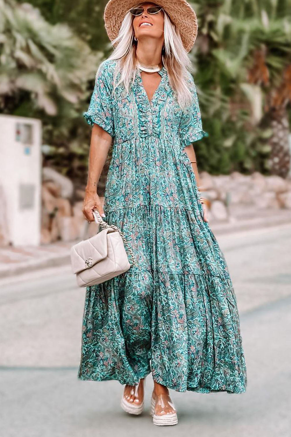 Sky Blue Paisley Print Split V Neck Tiered Boho Maxi DressMaterial:100%Polyester



		Stylish and comfortable sky blue paisley print maxi dress with a split V-neckline and tiered design.
	
	
		Eye-catching boho-inspire