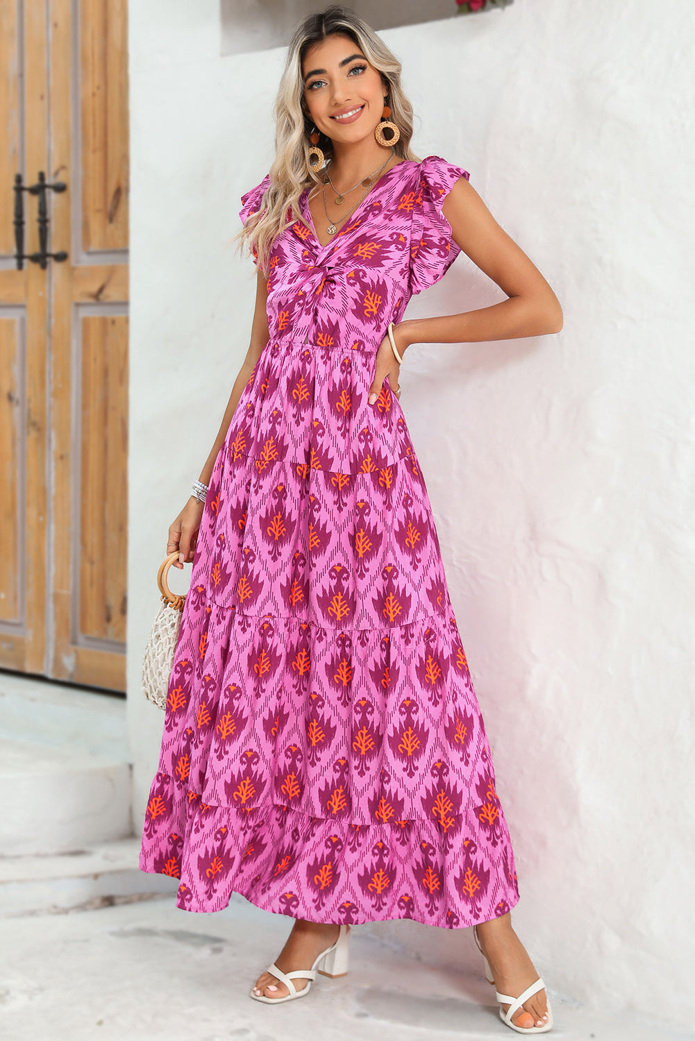 Bonbon Boho Abstract Print Ruffle Tiered Maxi DressMaterial:81%Viscose+19%Polyamide



		The dress embodies a bohemian style, characterized by its free-spirited and relaxed aesthetic. 
	
	
		The maxi length of t