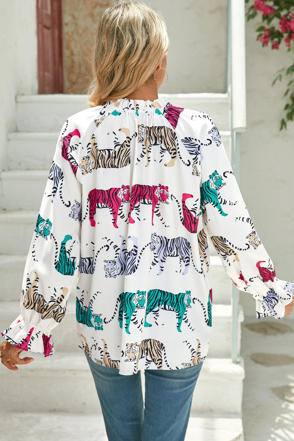 White Colorful Tiger Print Lantern Sleeve BlouseMaterial:100%Polyester



		The colorful tiger pattern is perfect to show your individual style
	
	
		This relaxed long sleeve blouse is suitable for all-year-r