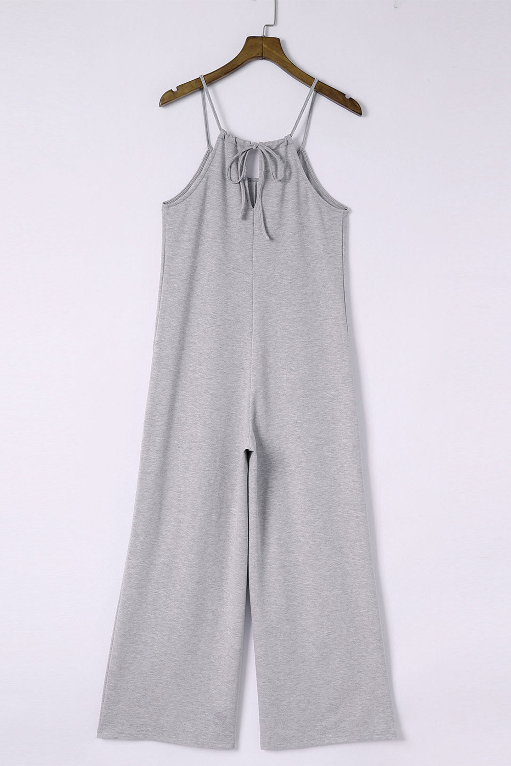 Gray Loose Fit Side Pockets Spaghetti Strap Wide Leg JumpsuitMaterial:65%Polyester+30%Cotton+5%Elastane



		Featuring a loose fit, the wide leg
jumpsuit provides freedom of movement
	
	
		Spaghetti straps highlight wome