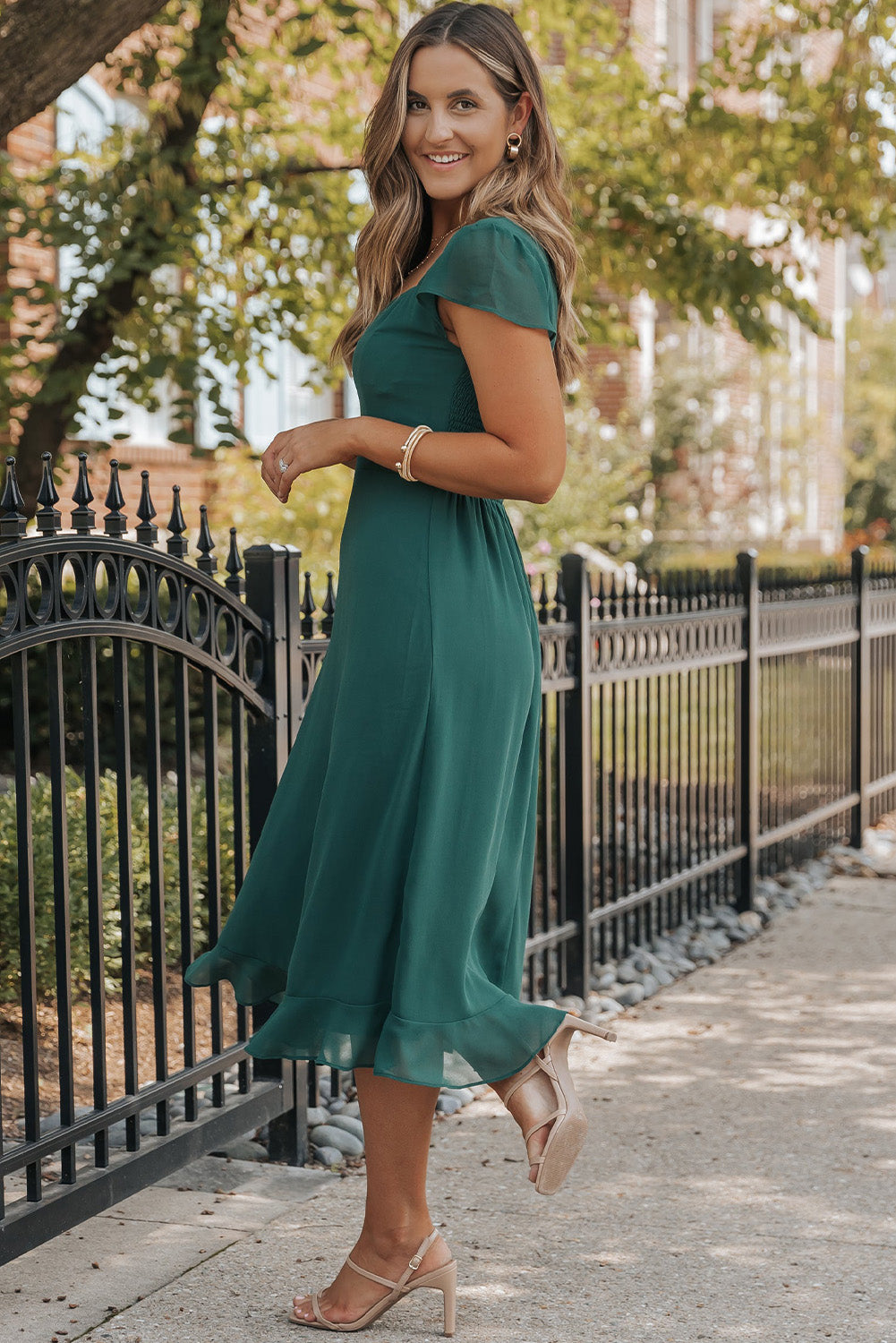 Sea Green Shirred Open Back Sweetheart Neck Ruffled Midi DressMaterial:100%Polyester



		This elegant dress gives a fit flare silhouette
	
	
		The sweetheart neck, flutter sleeve and ruffled hem are designed to graceful
