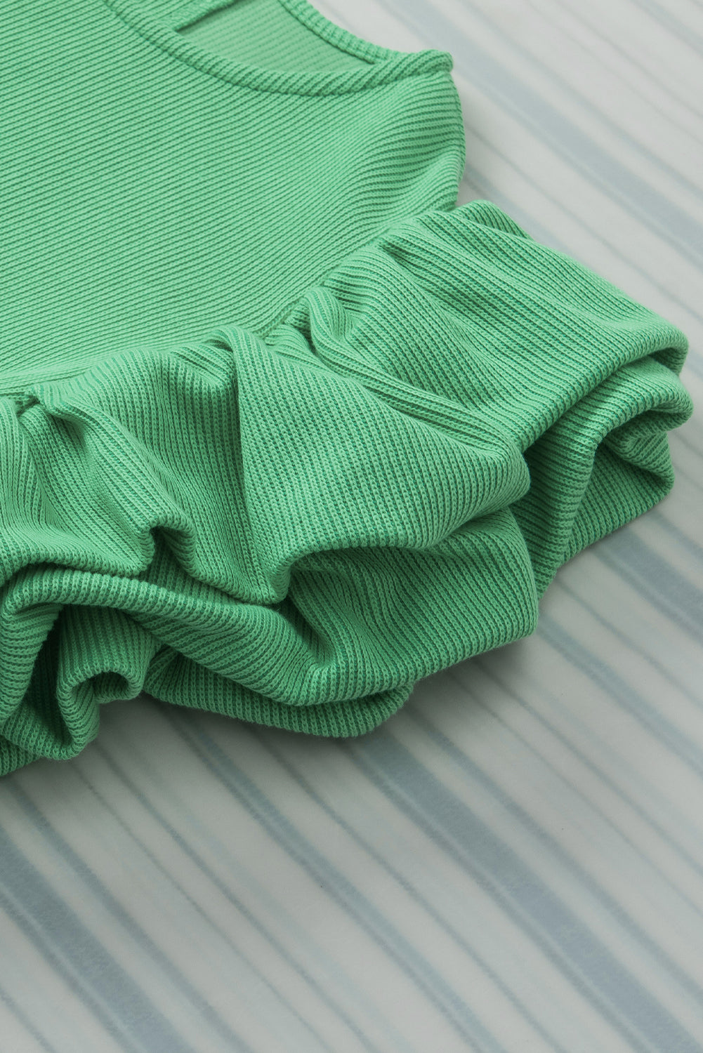 Green Solid Color Ruffle Sleeve Ribbed BlouseMaterial:65%cotton+33%polyester+2%Elastane



		The blouse features ruffle sleeves, which add a playful and romantic touch to the overall design. 
	
	
		The sol