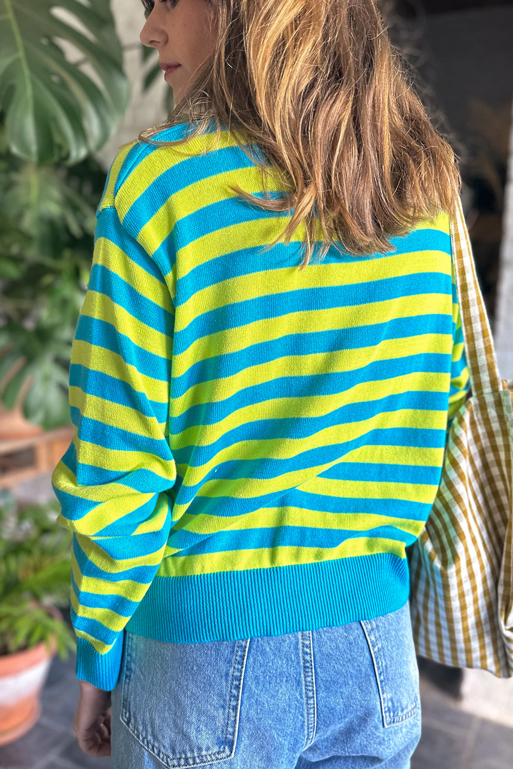 Green Stripe Crew Neck Drop Shoulder Casual SweaterMaterial:100%Viscose



		Timeless striped pattern offers this knitted top a versatile look.
	
	
		This striped sweater is classic with a crew neck.
	
	
		Lo