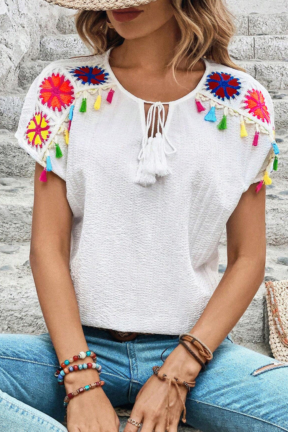 White Boho Embroidered V Neck Fringe Short Sleeve BlouseMaterial:97%Polyester+3%Elastane



		The blouse is crafted from a soft and breathable fabric, providing comfort and allowing for easy movement.
	
	
		This blou