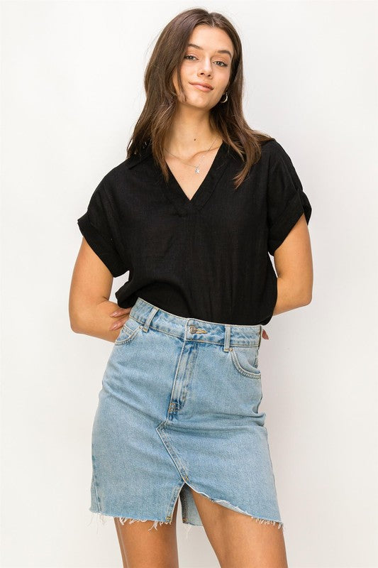 Always a Delight Short Sleeve Linen TopExperience everyday elegance with our Always a Delight Short Sleeve Linen Top. This top exudes understated sophistication with its collared V-neck and cuffed short s