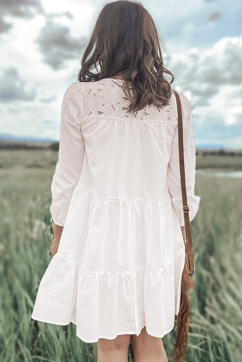 White Floral Lace Yoke Patchwork Bracelet Sleeve Tiered Mini DressMaterial:50%Cotton+50%Lyocell

• Delicate white floral lace adorns the yoke and sleeves, exuding femininity and elegance, perfect for a romantic date night or a spe