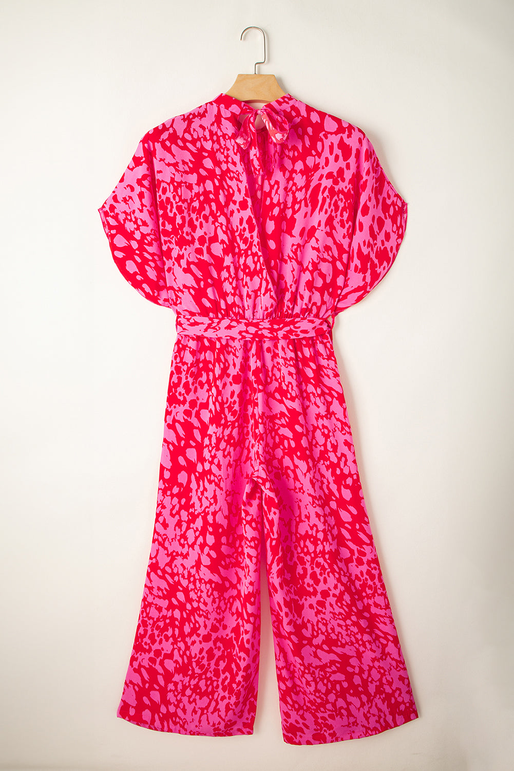 Rose Leopard Print Tulip Sleeve Belted Wide Leg JumpsuitMaterial:100%Polyester



		The jumpsuit features a trendy leopard print pattern, adding a bold and fashionable touch to your wardrobe.
	
	
		With its flounce s